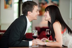 Plusieurs hommes tombent amoureux lors du premier rendez-vous Plusieurs hommes tombent amoureux lors du premier rendez-vous